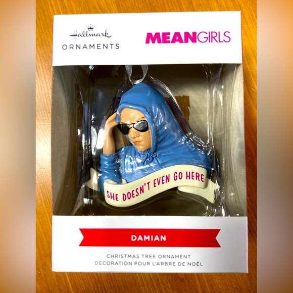 Mean Girls - Hallmark - Damian “She doesn’t even go here.” Ornament - BNIB 📓🚌 - Picture 1 of 9